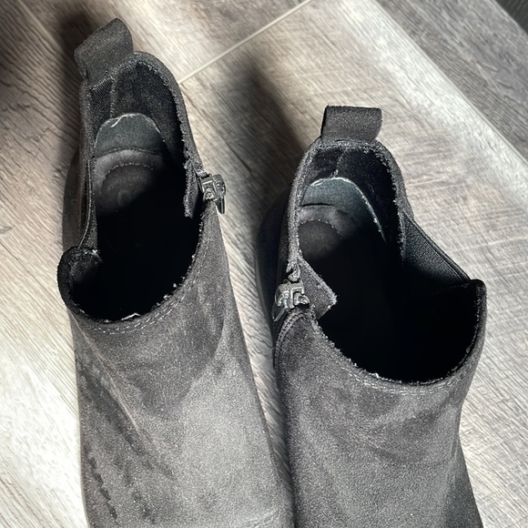 Women’s Dressy Ankle Boots - Picture 2 of 4